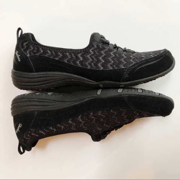 Skecher’s Relaxed Fit Memory Foam shoe. - Picture 3 of 4